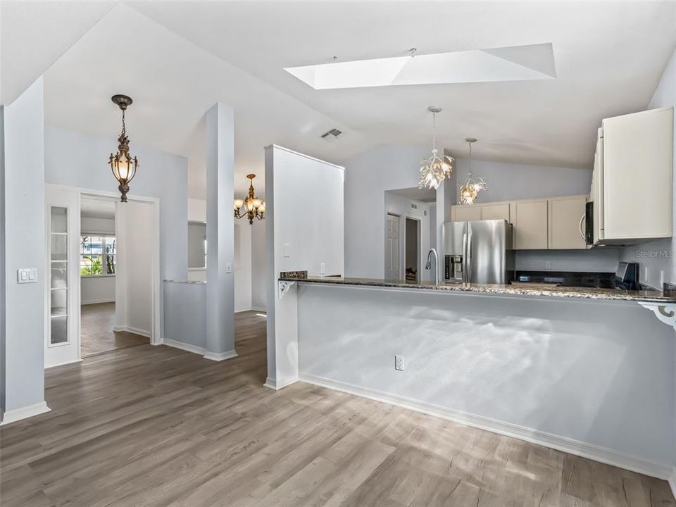 En Venta: $395,000 (3 camas, 3 baños, 2233 Pies cuadrados)