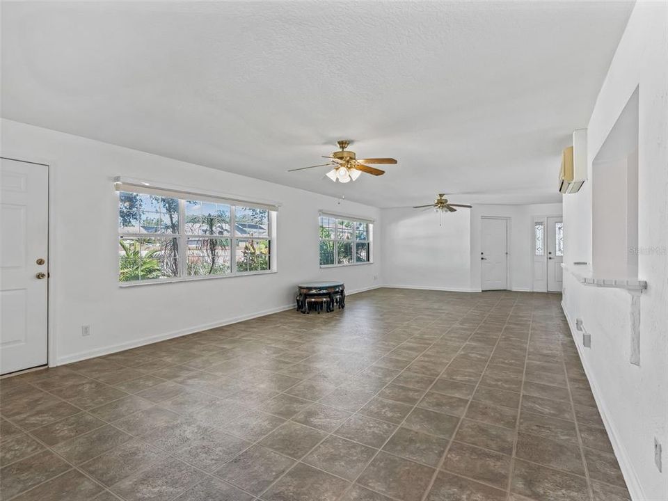 En Venta: $395,000 (3 camas, 3 baños, 2233 Pies cuadrados)