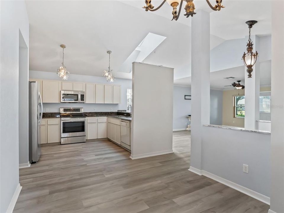 En Venta: $395,000 (3 camas, 3 baños, 2233 Pies cuadrados)