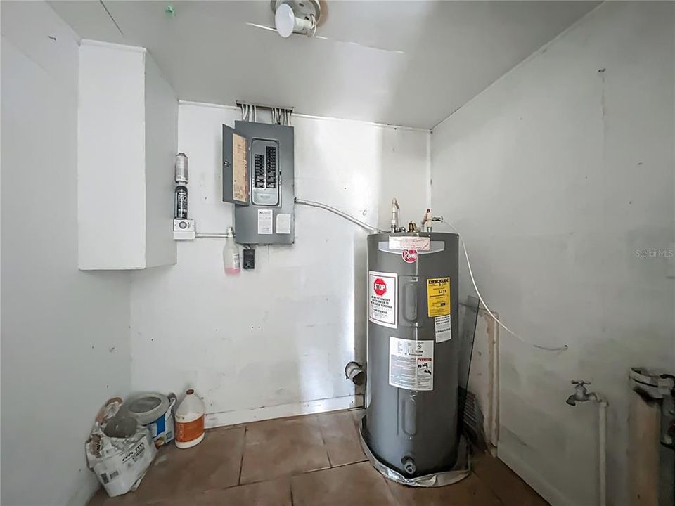 For Rent: $1,700 (3 beds, 1 baths, 1104 Square Feet)