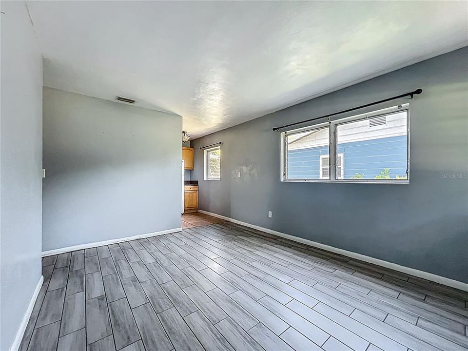 For Rent: $1,700 (3 beds, 1 baths, 1104 Square Feet)