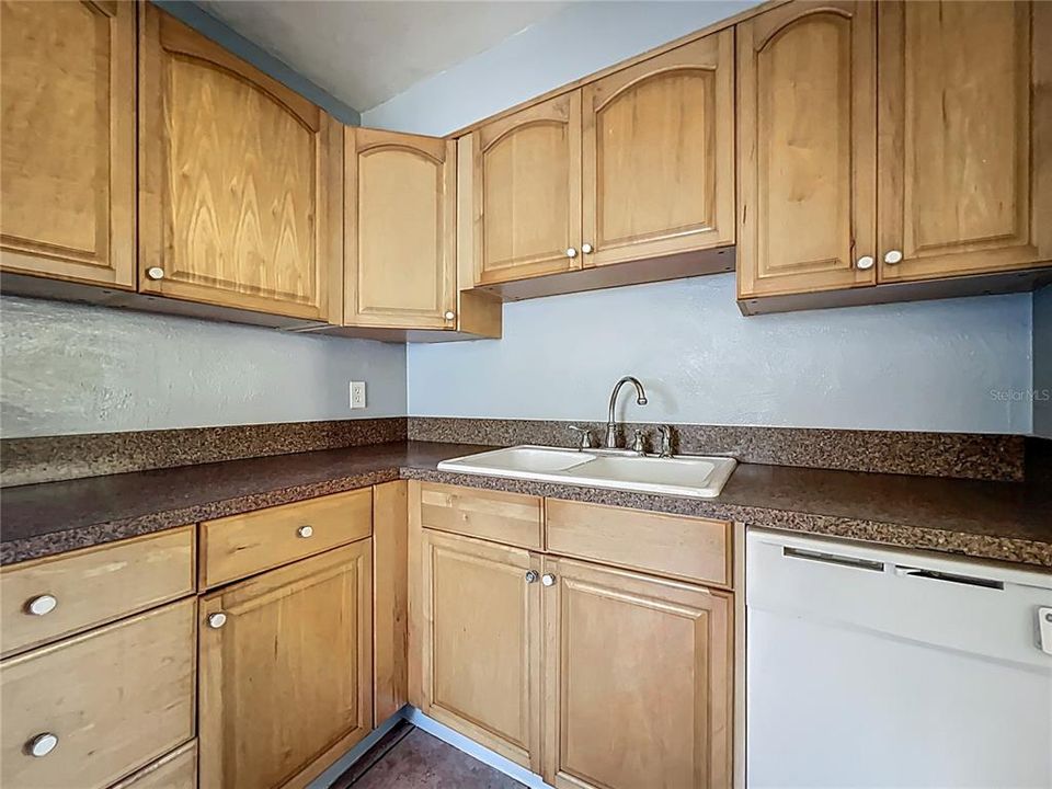For Rent: $1,700 (3 beds, 1 baths, 1104 Square Feet)