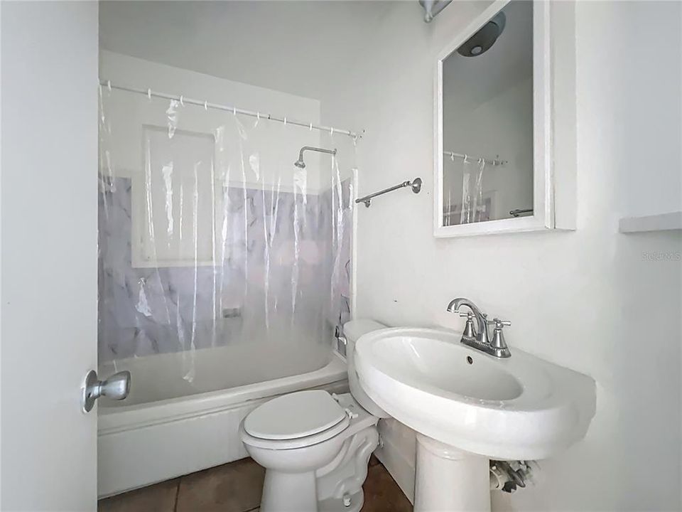 For Rent: $1,700 (3 beds, 1 baths, 1104 Square Feet)