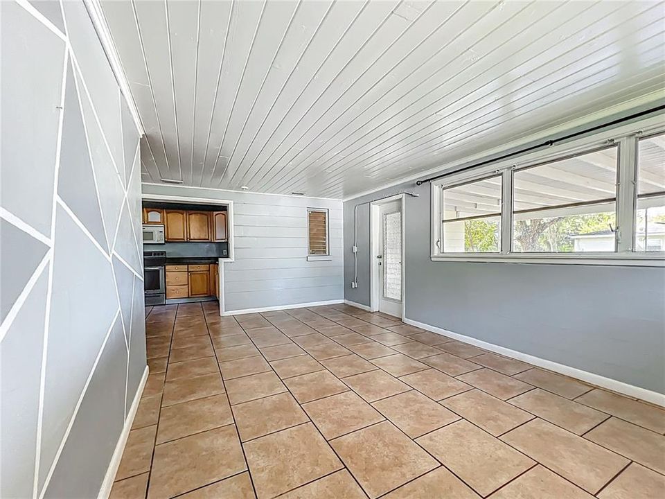 For Rent: $1,700 (3 beds, 1 baths, 1104 Square Feet)