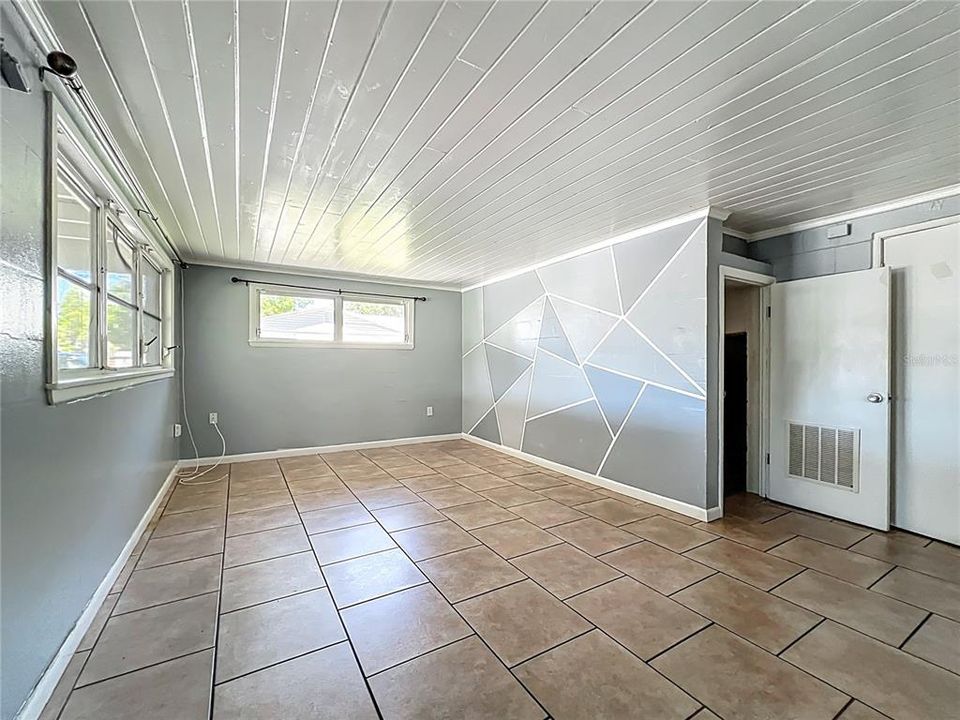 For Rent: $1,700 (3 beds, 1 baths, 1104 Square Feet)