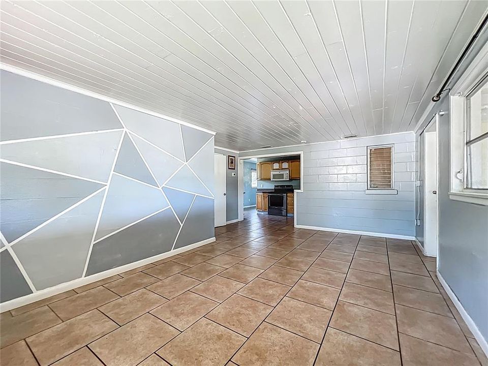 For Rent: $1,700 (3 beds, 1 baths, 1104 Square Feet)