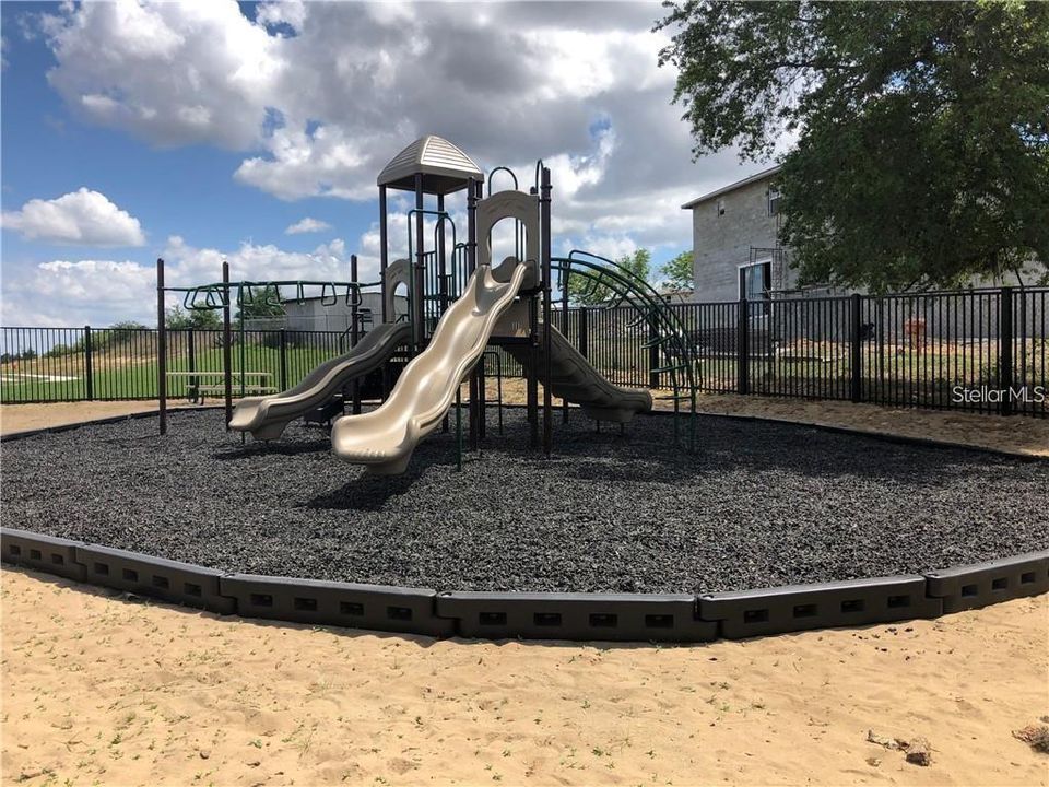 В аренду: $1,900 (3 спален, 2 ванн, 1404 Квадратных фут)