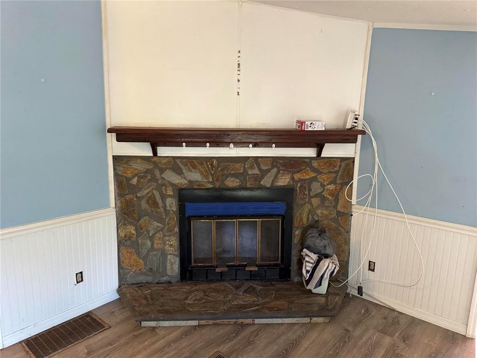 For Sale: $199,500 (3 beds, 2 baths, 1056 Square Feet)