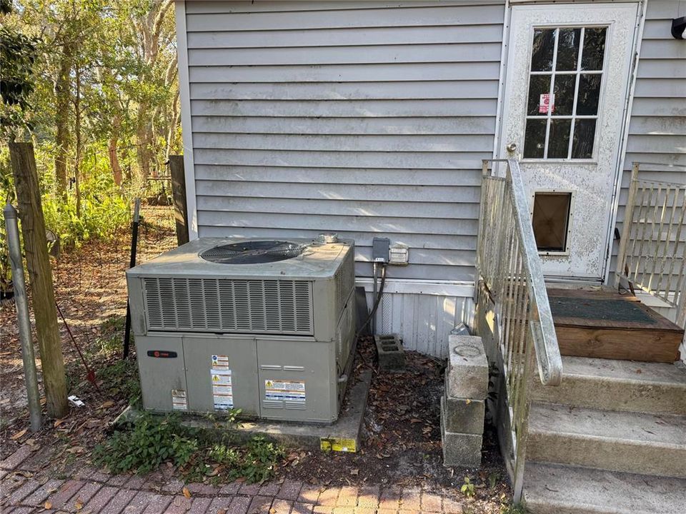 For Sale: $199,500 (3 beds, 2 baths, 1056 Square Feet)