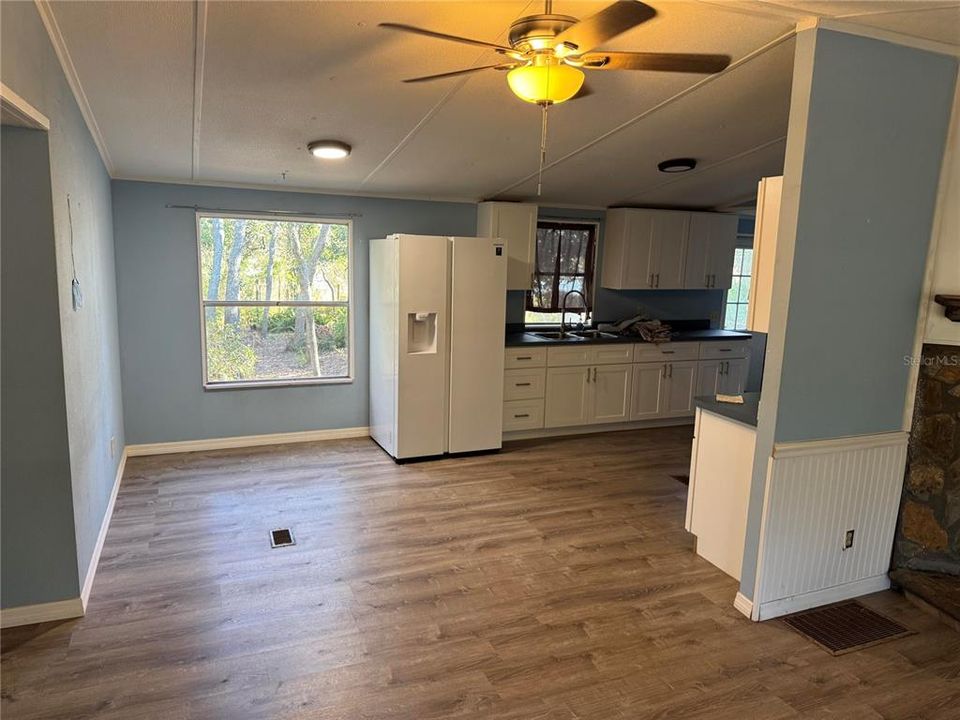 For Sale: $199,500 (3 beds, 2 baths, 1056 Square Feet)