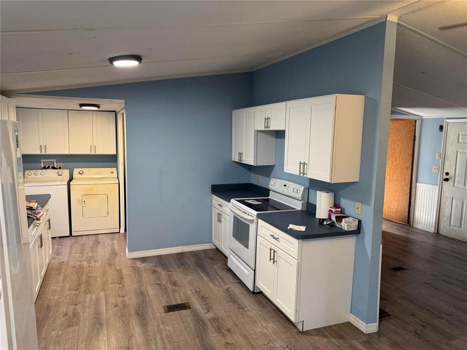 For Sale: $199,500 (3 beds, 2 baths, 1056 Square Feet)