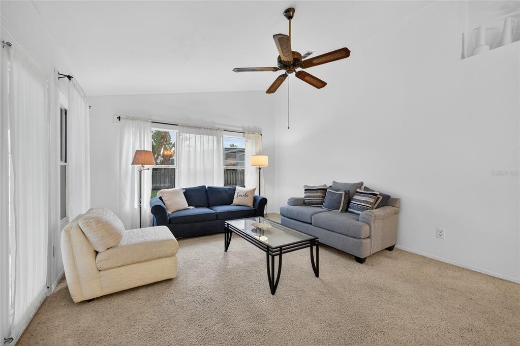 En Venta: $349,000 (3 camas, 2 baños, 1385 Pies cuadrados)