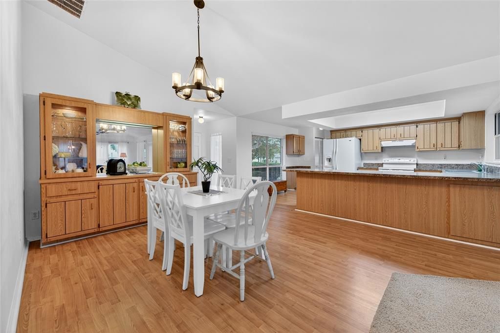 En Venta: $349,000 (3 camas, 2 baños, 1385 Pies cuadrados)