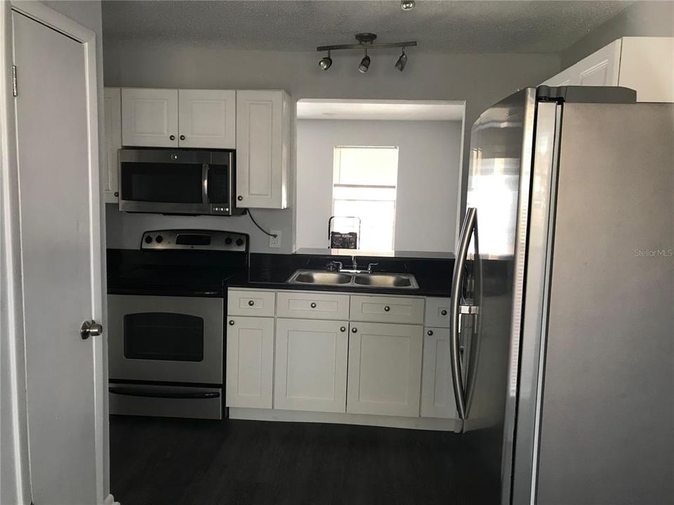 出租: $2,000 (2 贝兹, 2 浴室, 1336 平方英尺)