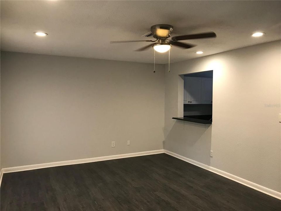 出租: $2,000 (2 贝兹, 2 浴室, 1336 平方英尺)