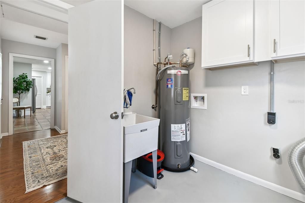 合同活跃: $550,000 (3 贝兹, 2 浴室, 1804 平方英尺)