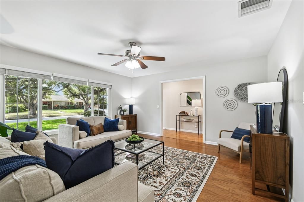 合同活跃: $550,000 (3 贝兹, 2 浴室, 1804 平方英尺)