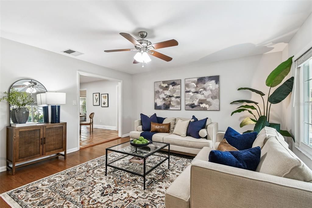 合同活跃: $550,000 (3 贝兹, 2 浴室, 1804 平方英尺)