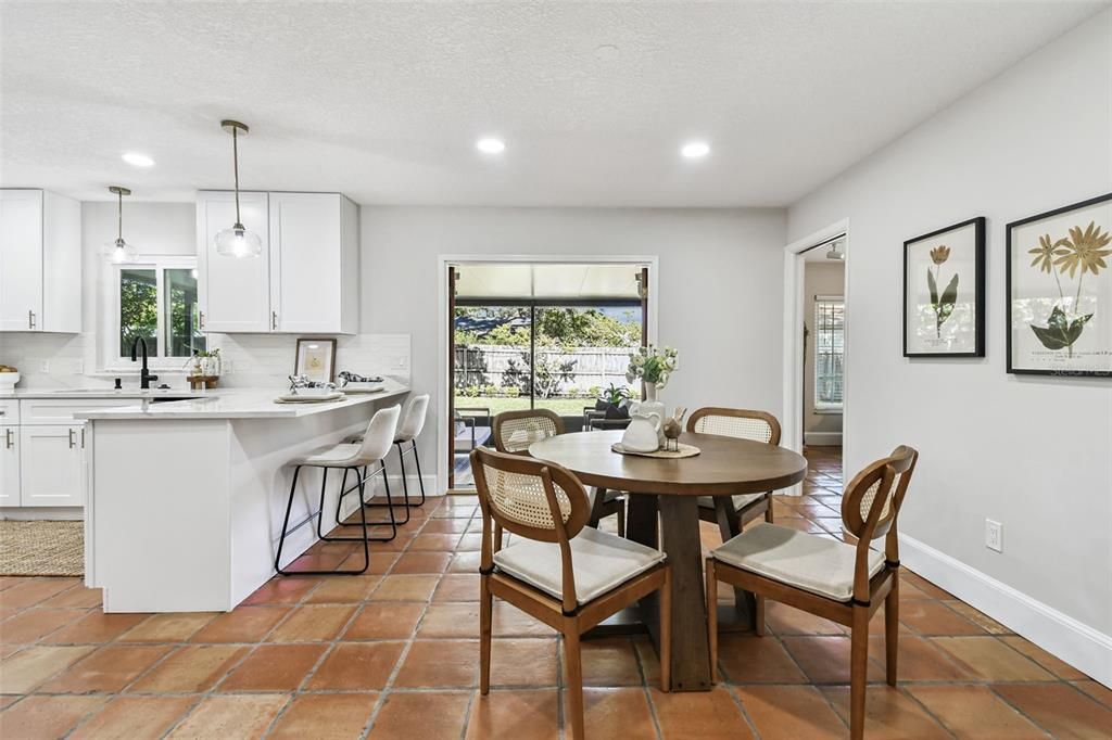 合同活跃: $550,000 (3 贝兹, 2 浴室, 1804 平方英尺)