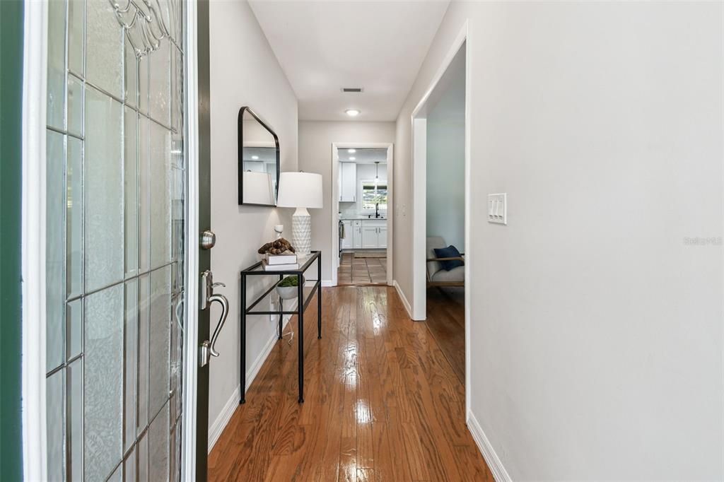 合同活跃: $550,000 (3 贝兹, 2 浴室, 1804 平方英尺)