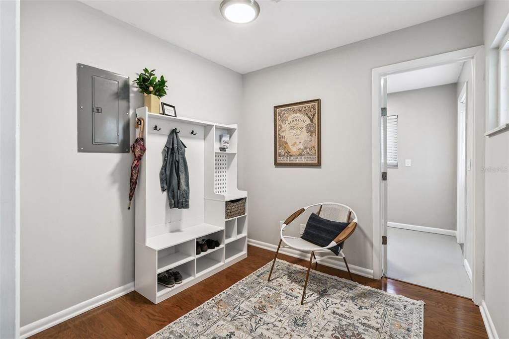 合同活跃: $550,000 (3 贝兹, 2 浴室, 1804 平方英尺)