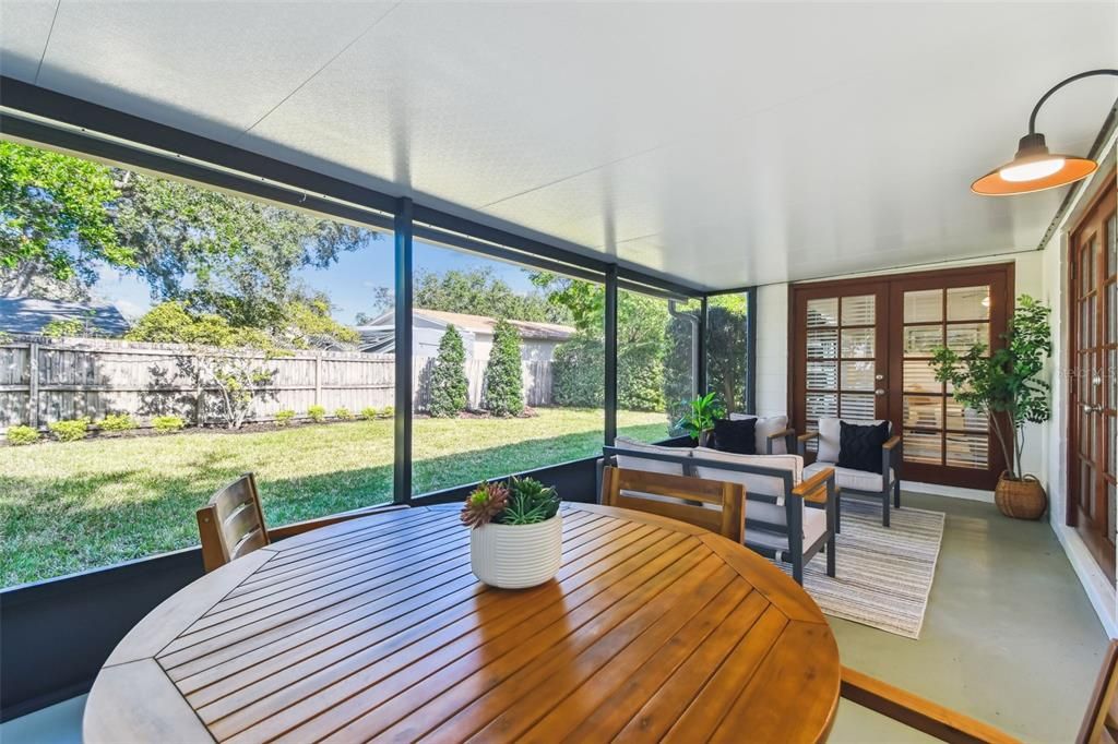 合同活跃: $550,000 (3 贝兹, 2 浴室, 1804 平方英尺)