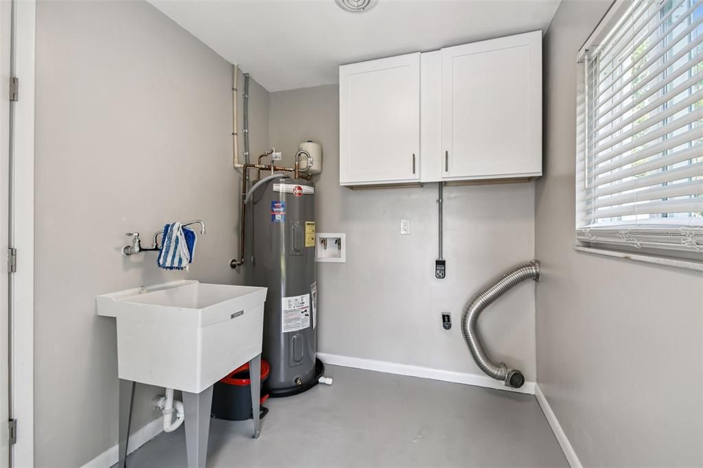 合同活跃: $550,000 (3 贝兹, 2 浴室, 1804 平方英尺)