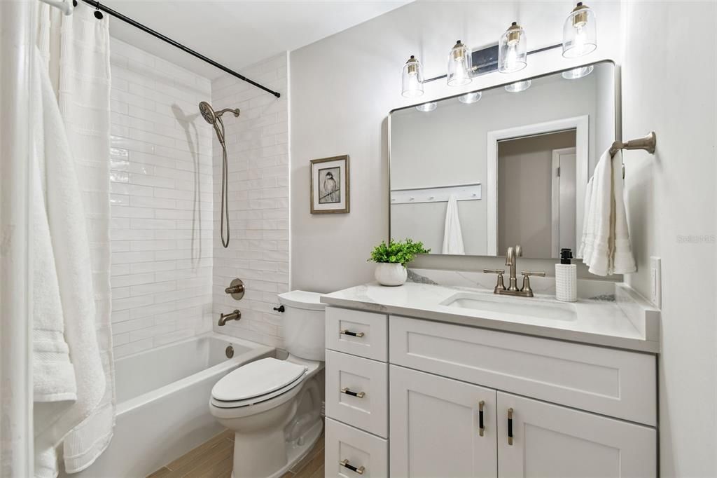 合同活跃: $550,000 (3 贝兹, 2 浴室, 1804 平方英尺)