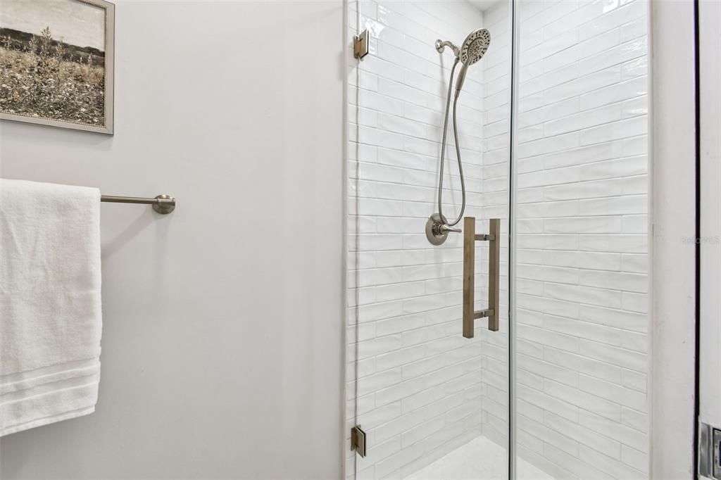 合同活跃: $550,000 (3 贝兹, 2 浴室, 1804 平方英尺)