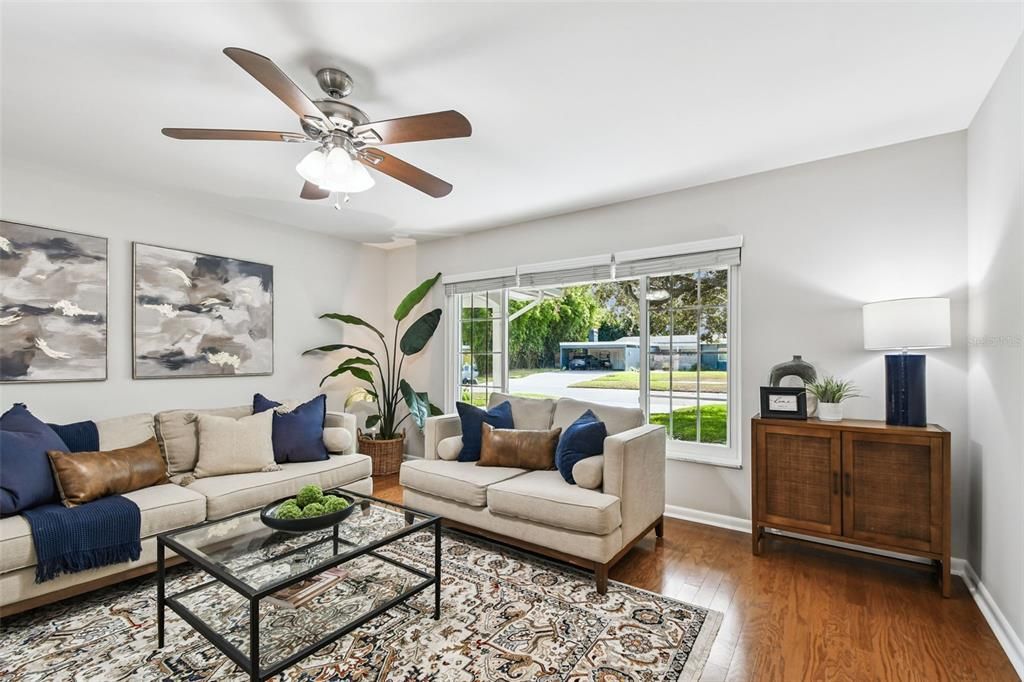 合同活跃: $550,000 (3 贝兹, 2 浴室, 1804 平方英尺)