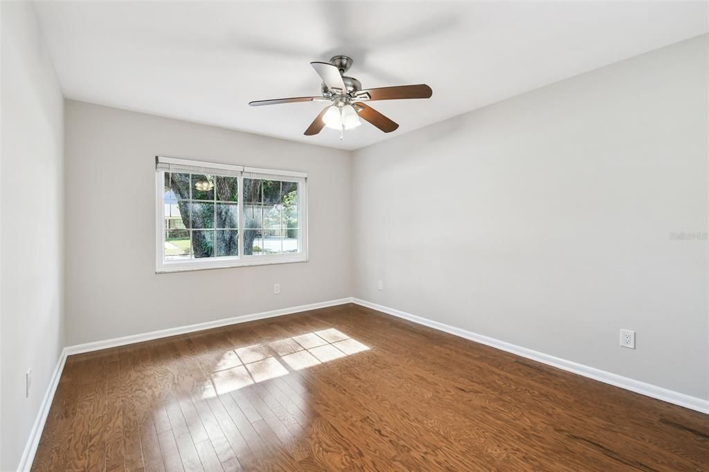 合同活跃: $550,000 (3 贝兹, 2 浴室, 1804 平方英尺)