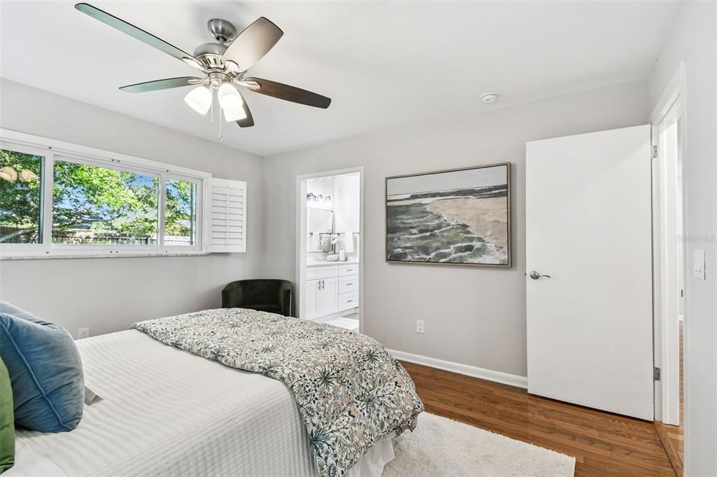 合同活跃: $550,000 (3 贝兹, 2 浴室, 1804 平方英尺)