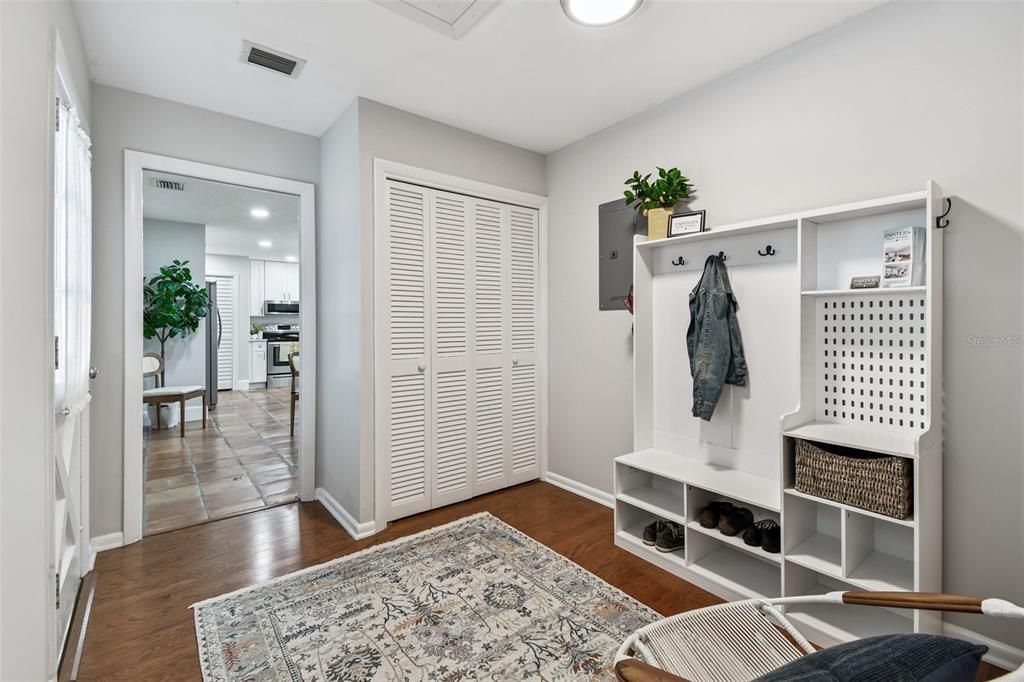 合同活跃: $550,000 (3 贝兹, 2 浴室, 1804 平方英尺)