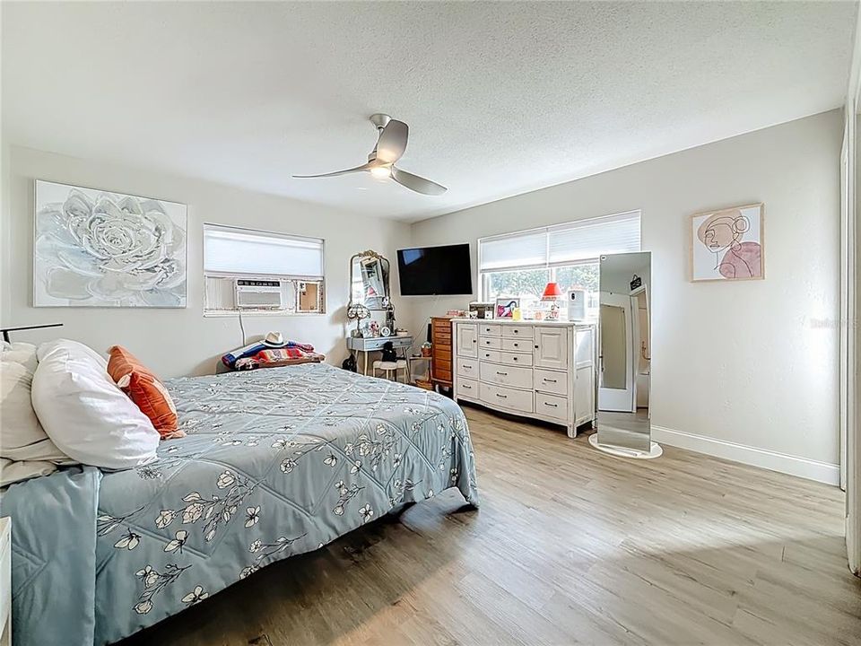 待售: $429,900 (2 贝兹, 2 浴室, 1278 平方英尺)