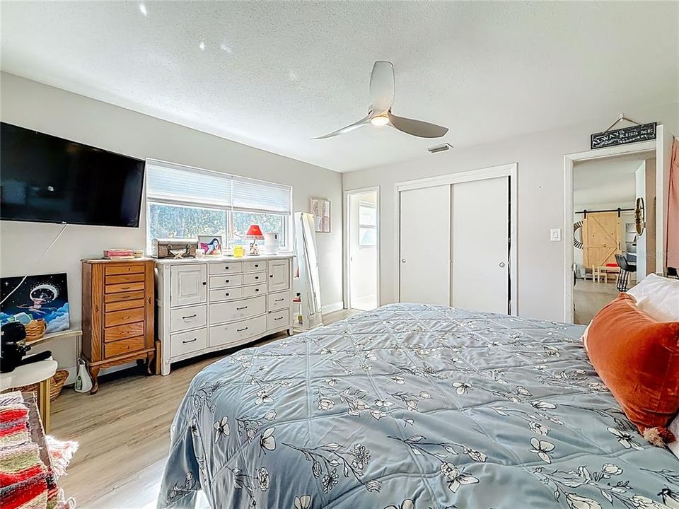 待售: $429,900 (2 贝兹, 2 浴室, 1278 平方英尺)