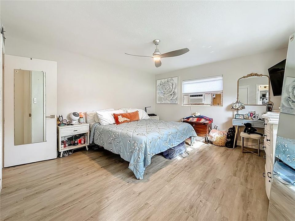 待售: $429,900 (2 贝兹, 2 浴室, 1278 平方英尺)