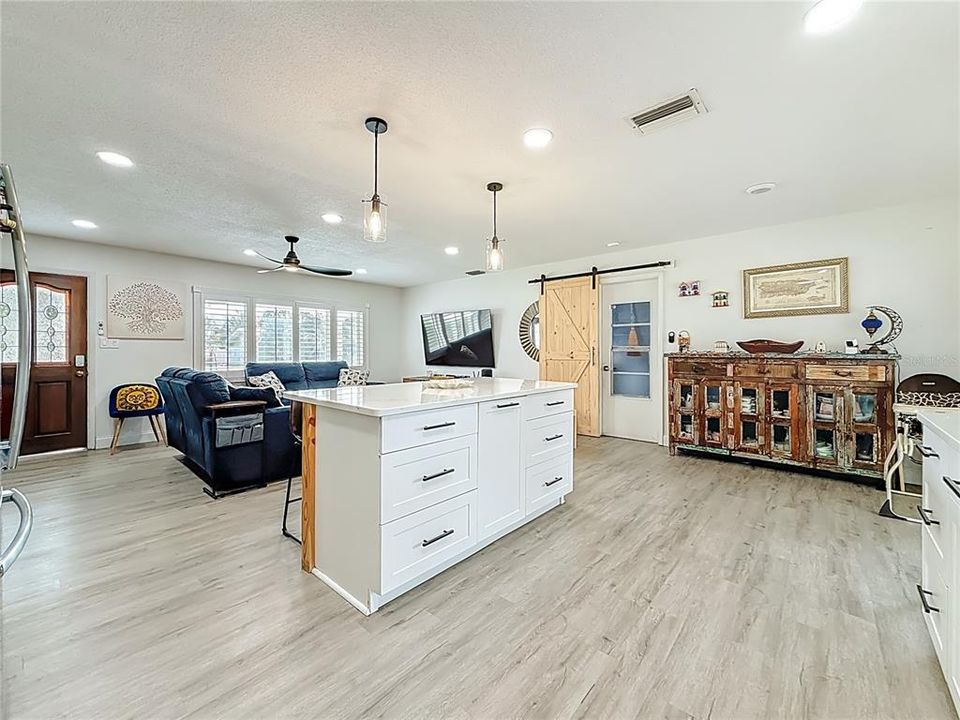 待售: $429,900 (2 贝兹, 2 浴室, 1278 平方英尺)