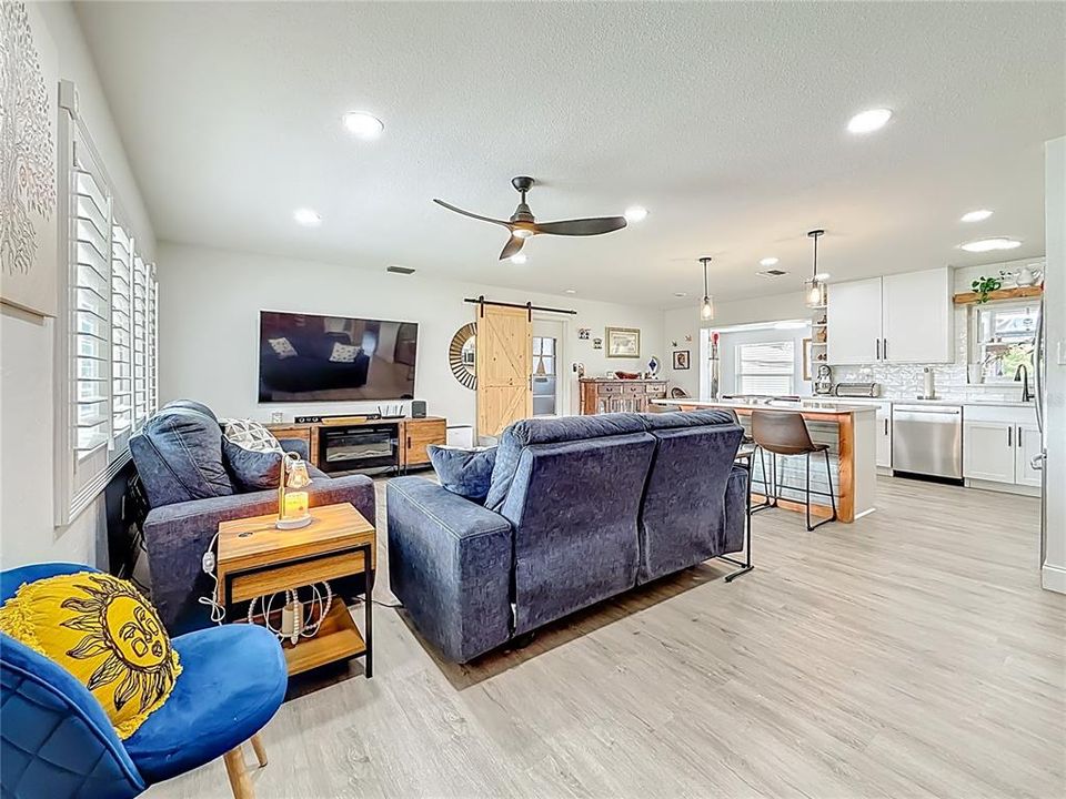 待售: $429,900 (2 贝兹, 2 浴室, 1278 平方英尺)