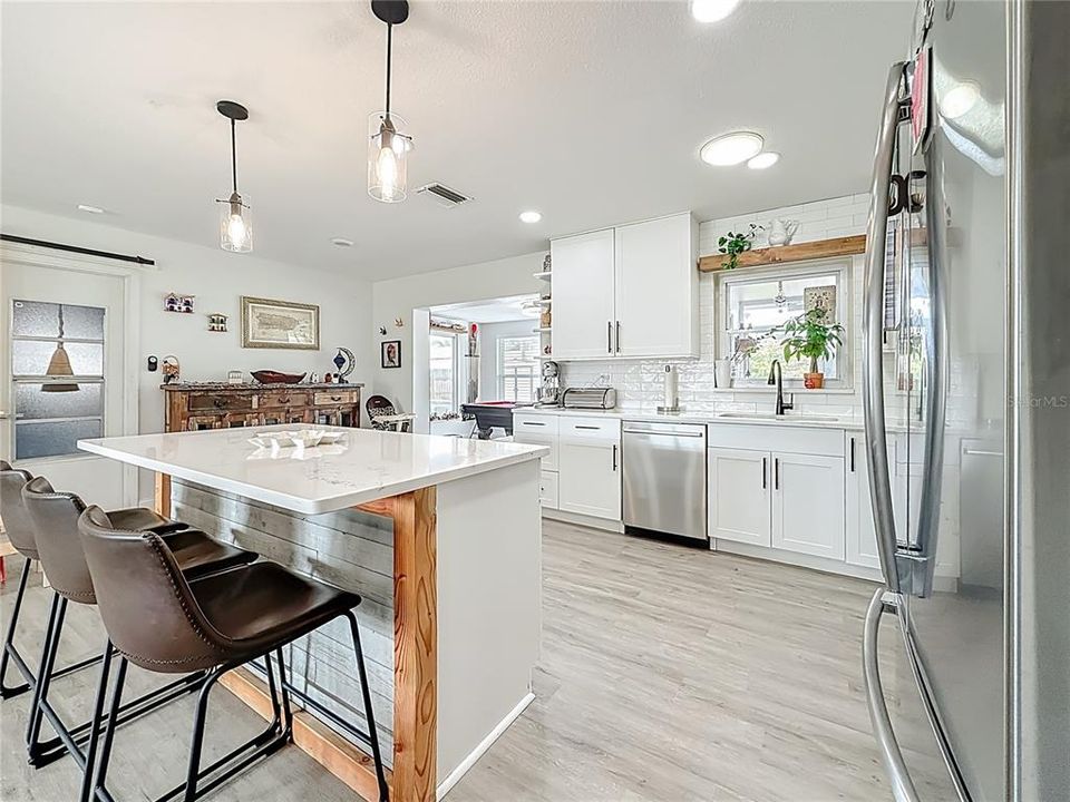 待售: $429,900 (2 贝兹, 2 浴室, 1278 平方英尺)