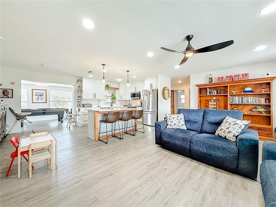 待售: $429,900 (2 贝兹, 2 浴室, 1278 平方英尺)