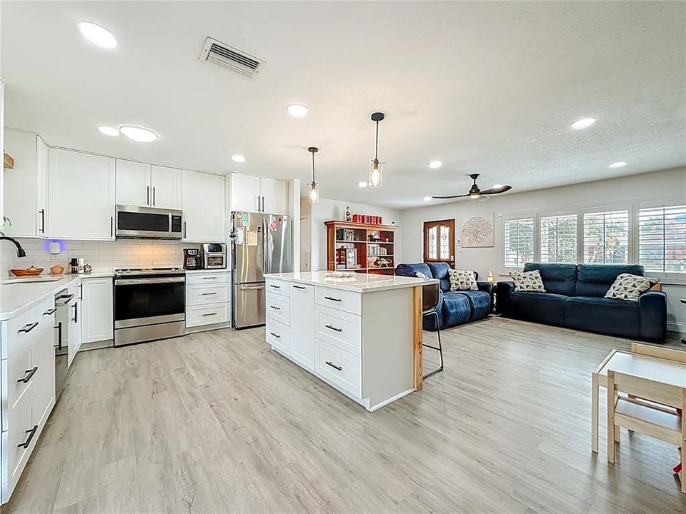 待售: $429,900 (2 贝兹, 2 浴室, 1278 平方英尺)