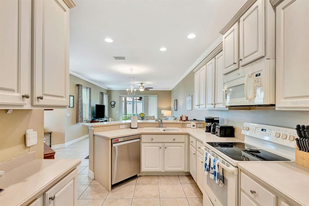 На продажу: $299,000 (3 спален, 2 ванн, 1654 Квадратных фут)