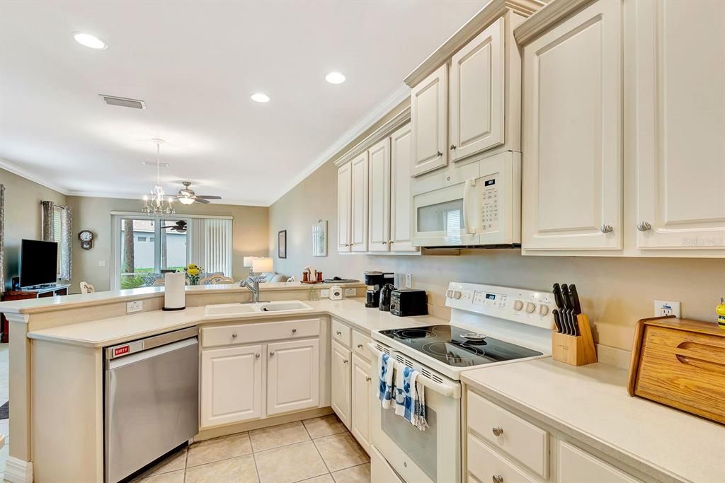 На продажу: $299,000 (3 спален, 2 ванн, 1654 Квадратных фут)