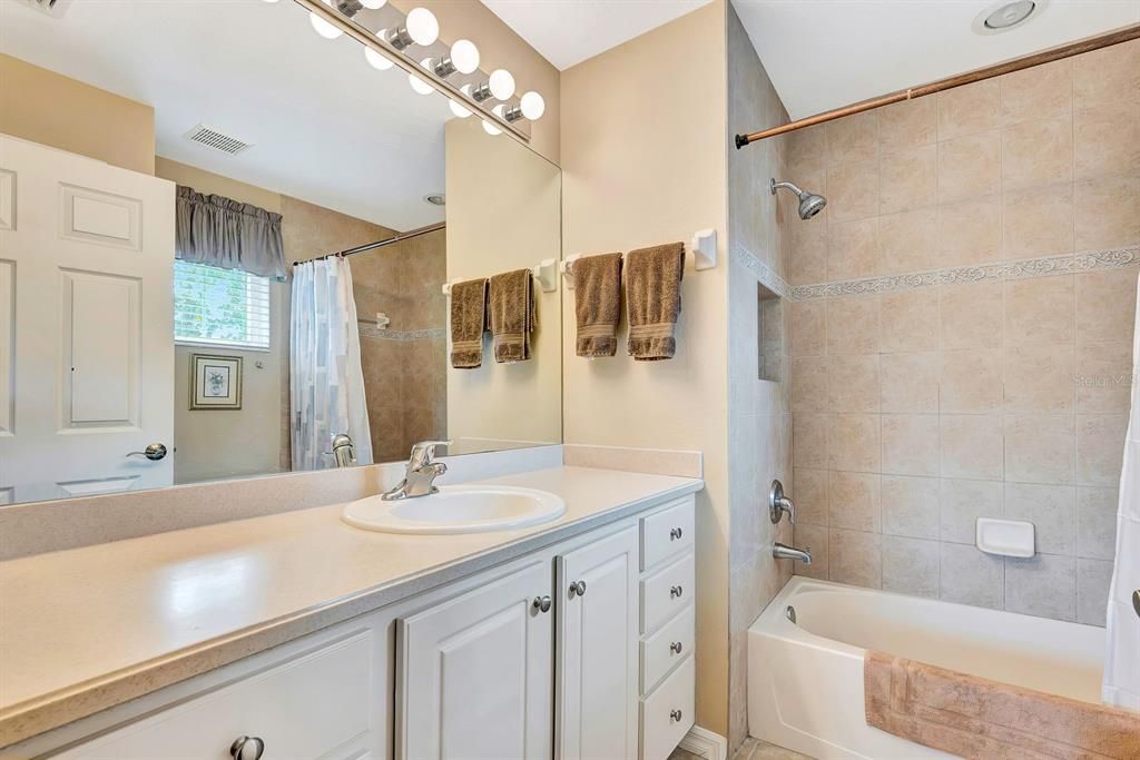 На продажу: $299,000 (3 спален, 2 ванн, 1654 Квадратных фут)