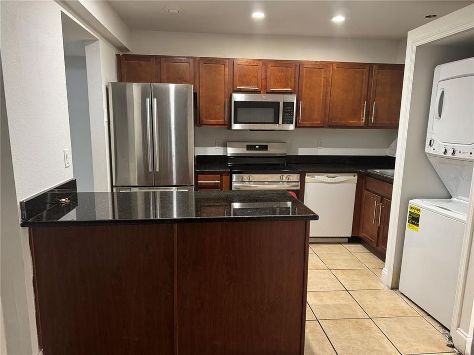 待售: $158,000 (2 贝兹, 1 浴室, 1240 平方英尺)