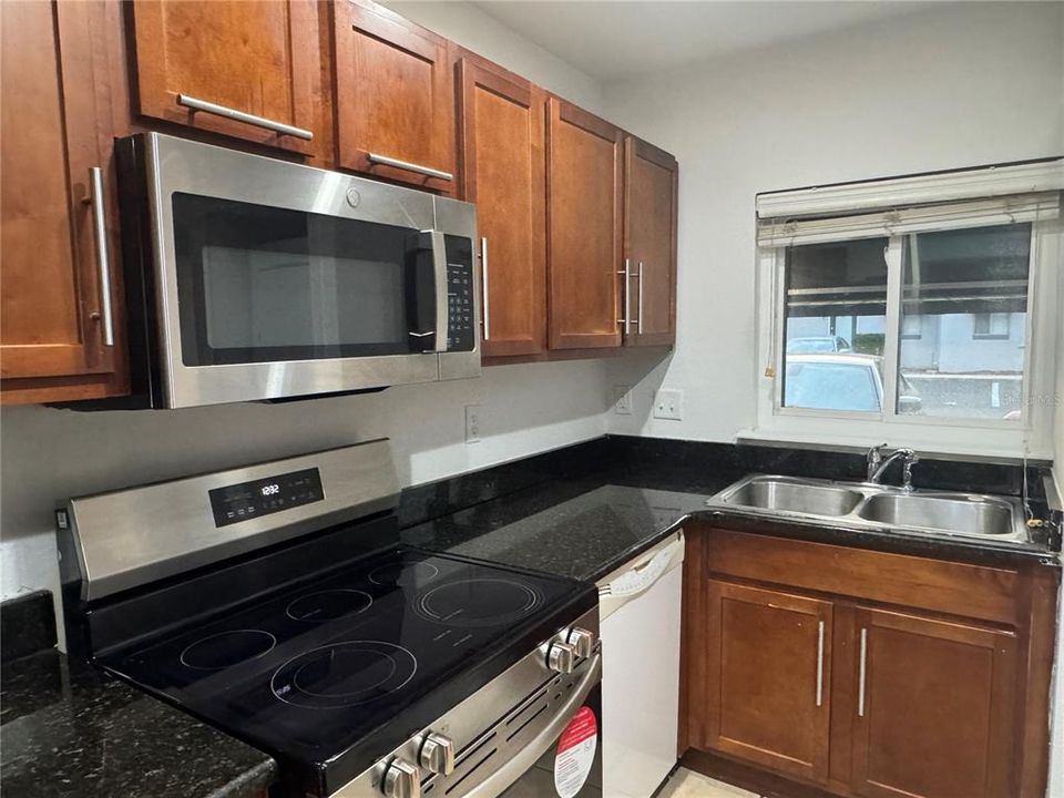 待售: $158,000 (2 贝兹, 1 浴室, 1240 平方英尺)