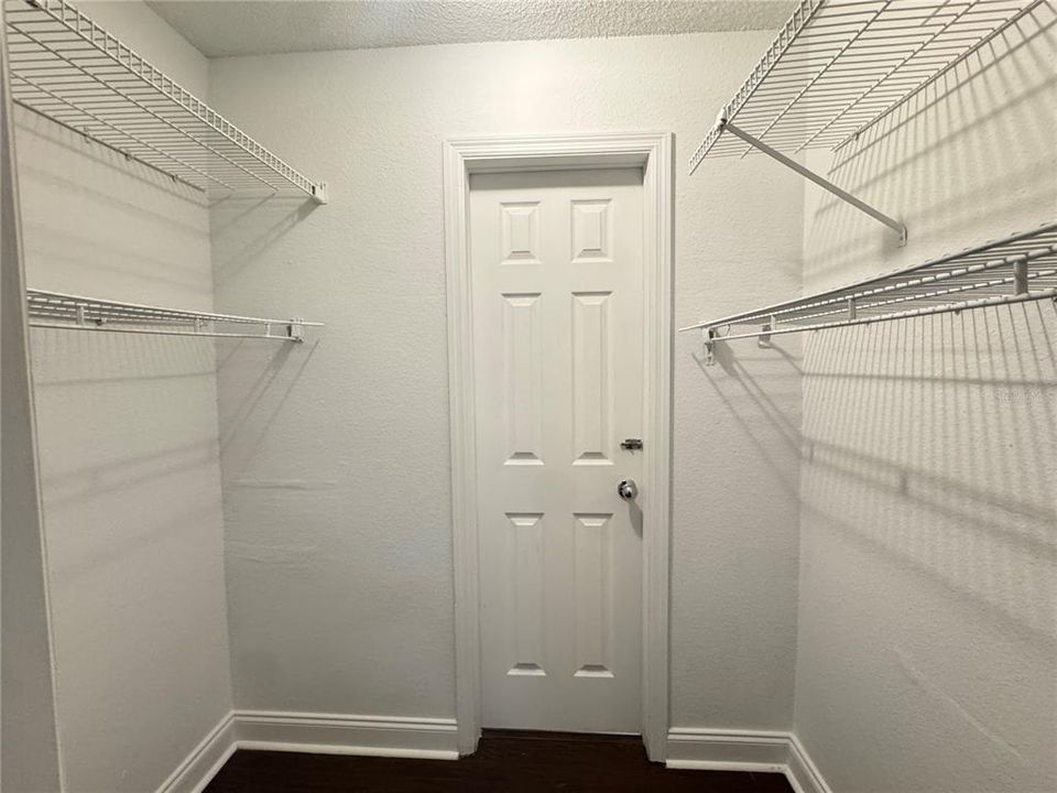 待售: $158,000 (2 贝兹, 1 浴室, 1240 平方英尺)