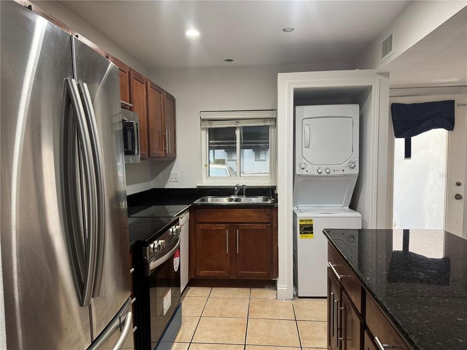 待售: $158,000 (2 贝兹, 1 浴室, 1240 平方英尺)