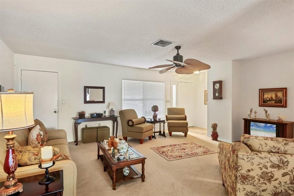 En Venta: $459,900 (3 camas, 2 baños, 1343 Pies cuadrados)