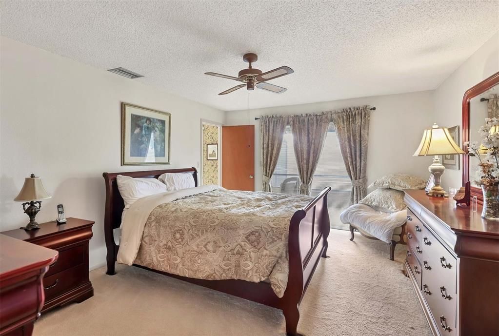 En Venta: $459,900 (3 camas, 2 baños, 1343 Pies cuadrados)